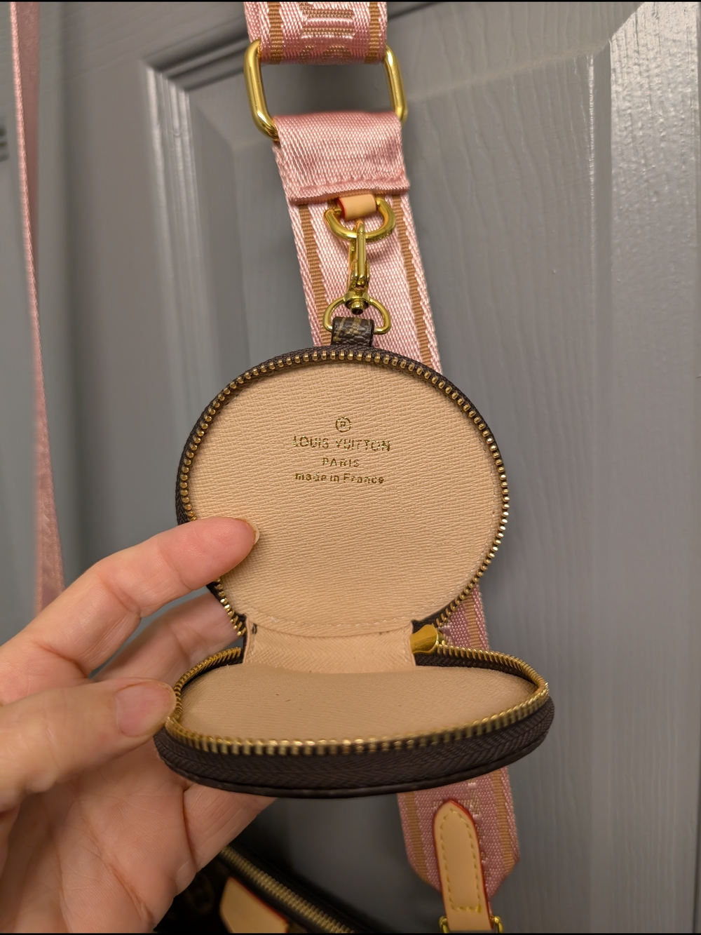 Unbranded Designer-Inspired Crossbody - Picture 9 of 16